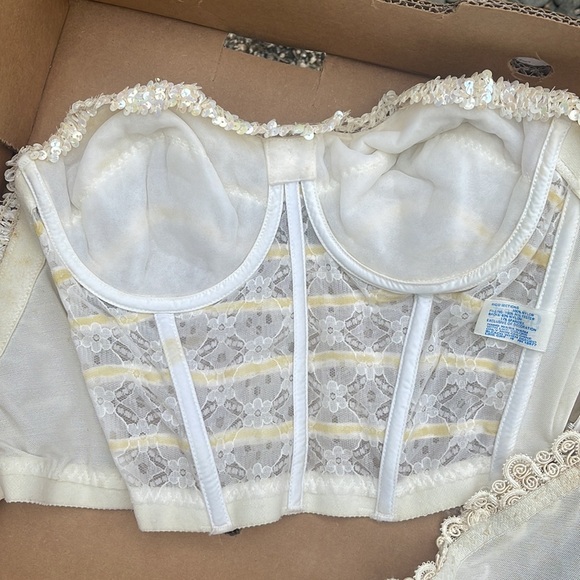 Set of 4 vintage bustiers - Picture 5 of 8